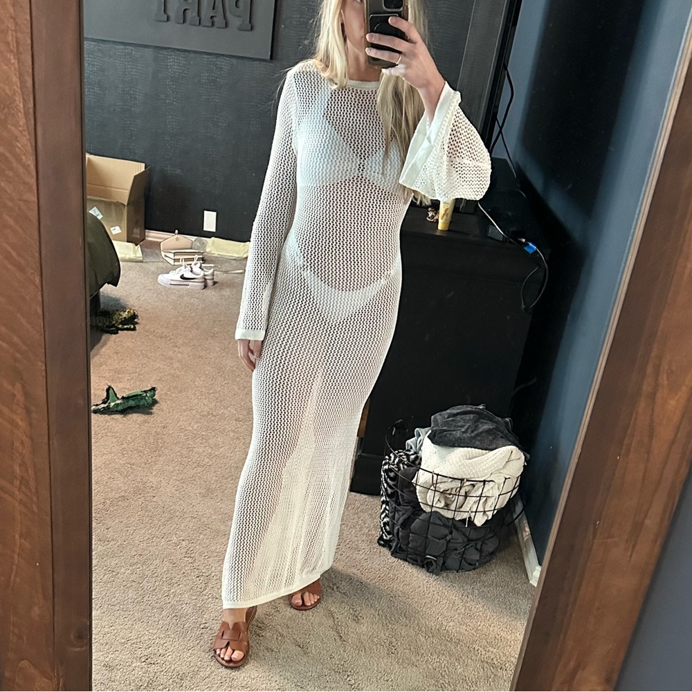 WHITE SWIM SUIT COVERUP